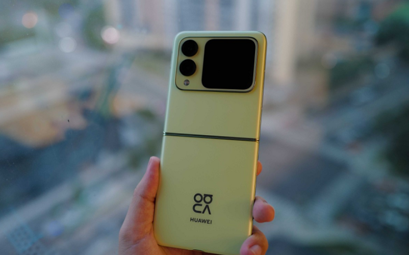 Huawei nova Flip