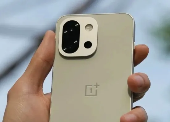 Snapdragon 8 Elite Gen 5, дисплей 165 Гц и батарея 7000 мА·ч: OnePlus официально подтвердила OnePlus 15