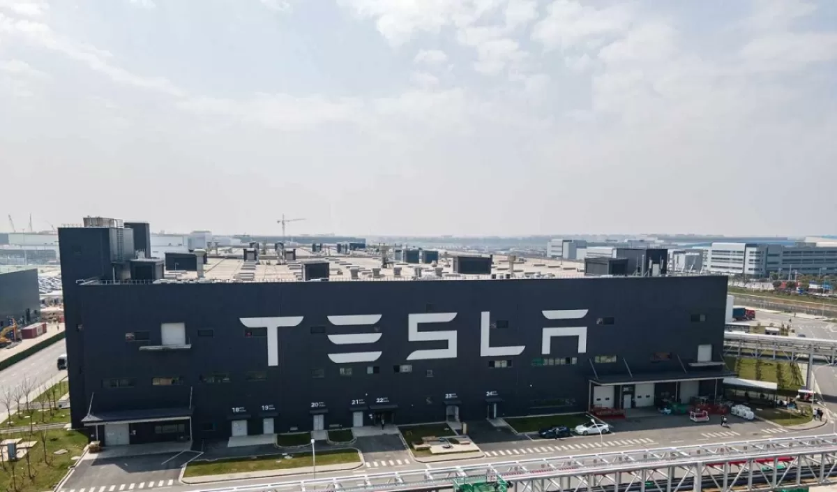 В Китае снижается производство Tesla